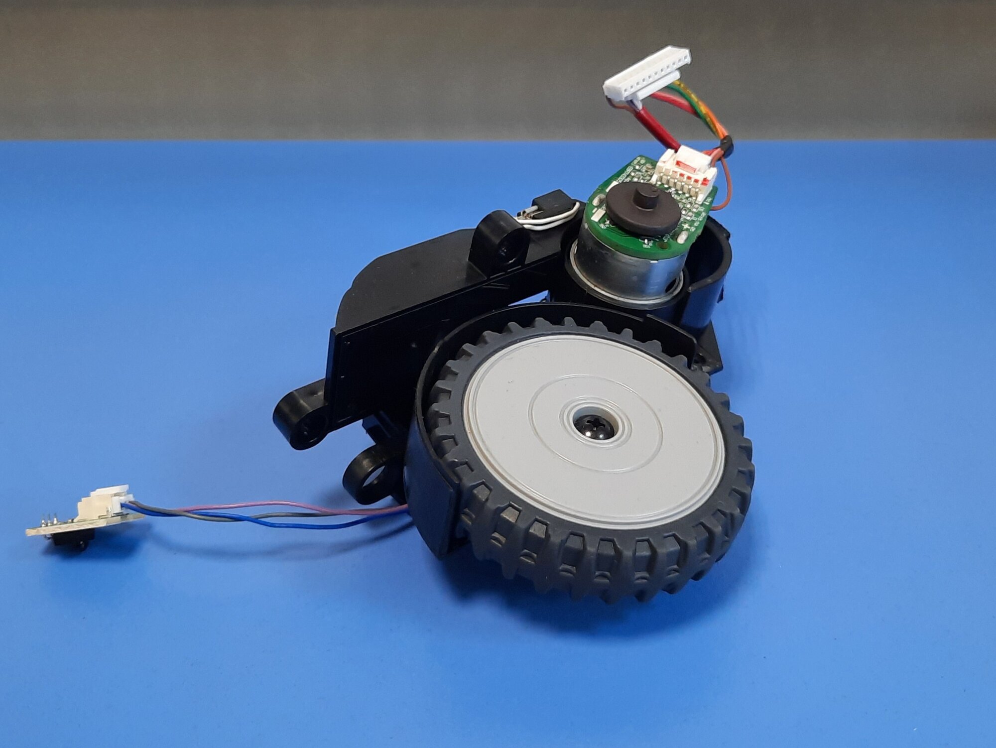 Привод колеса с датчиком робота-пылесоса LG VR6690LVTM (левый)