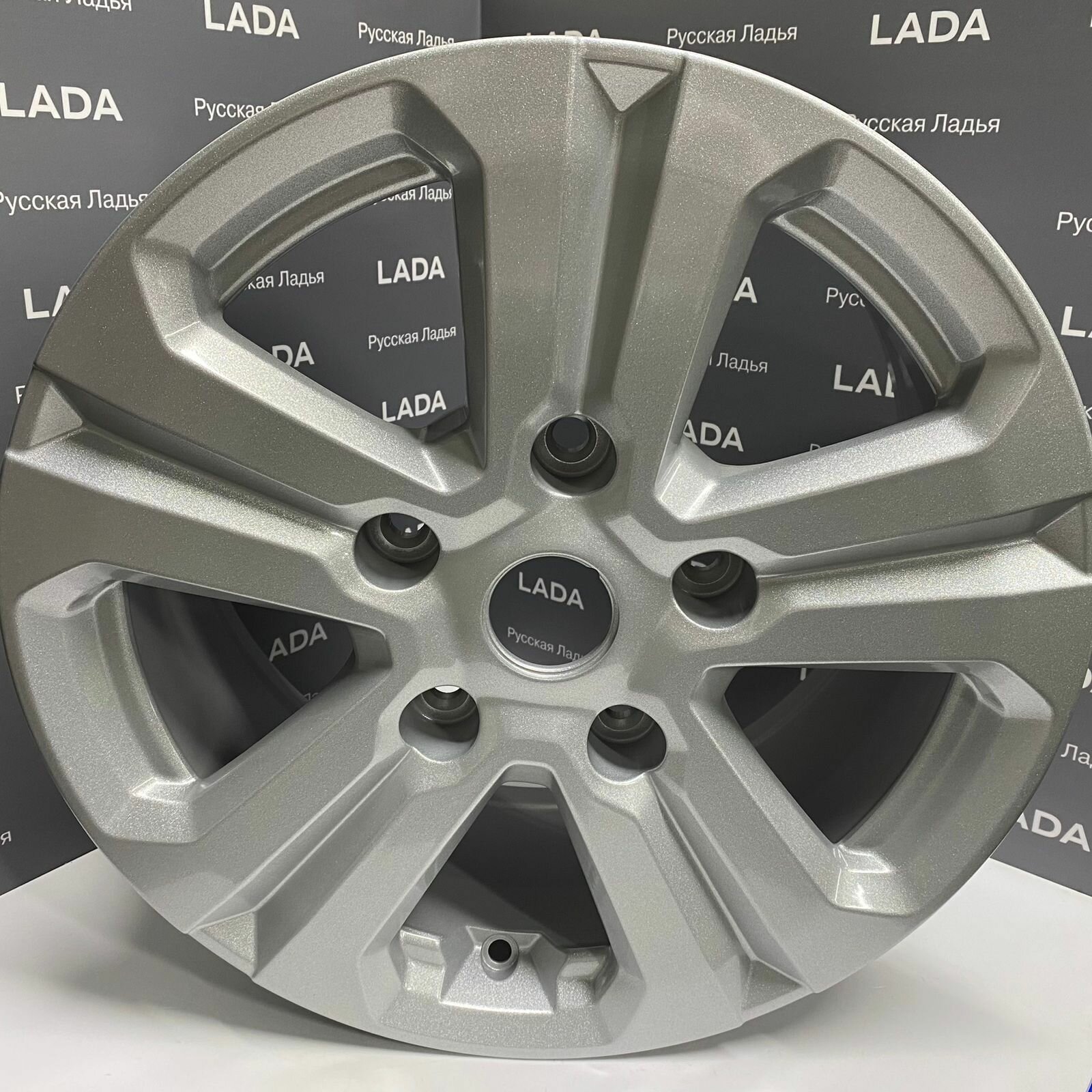 Колесный диск Литой диск Lada Niva Travel AUDI F (Бизон) 7Jx16H2