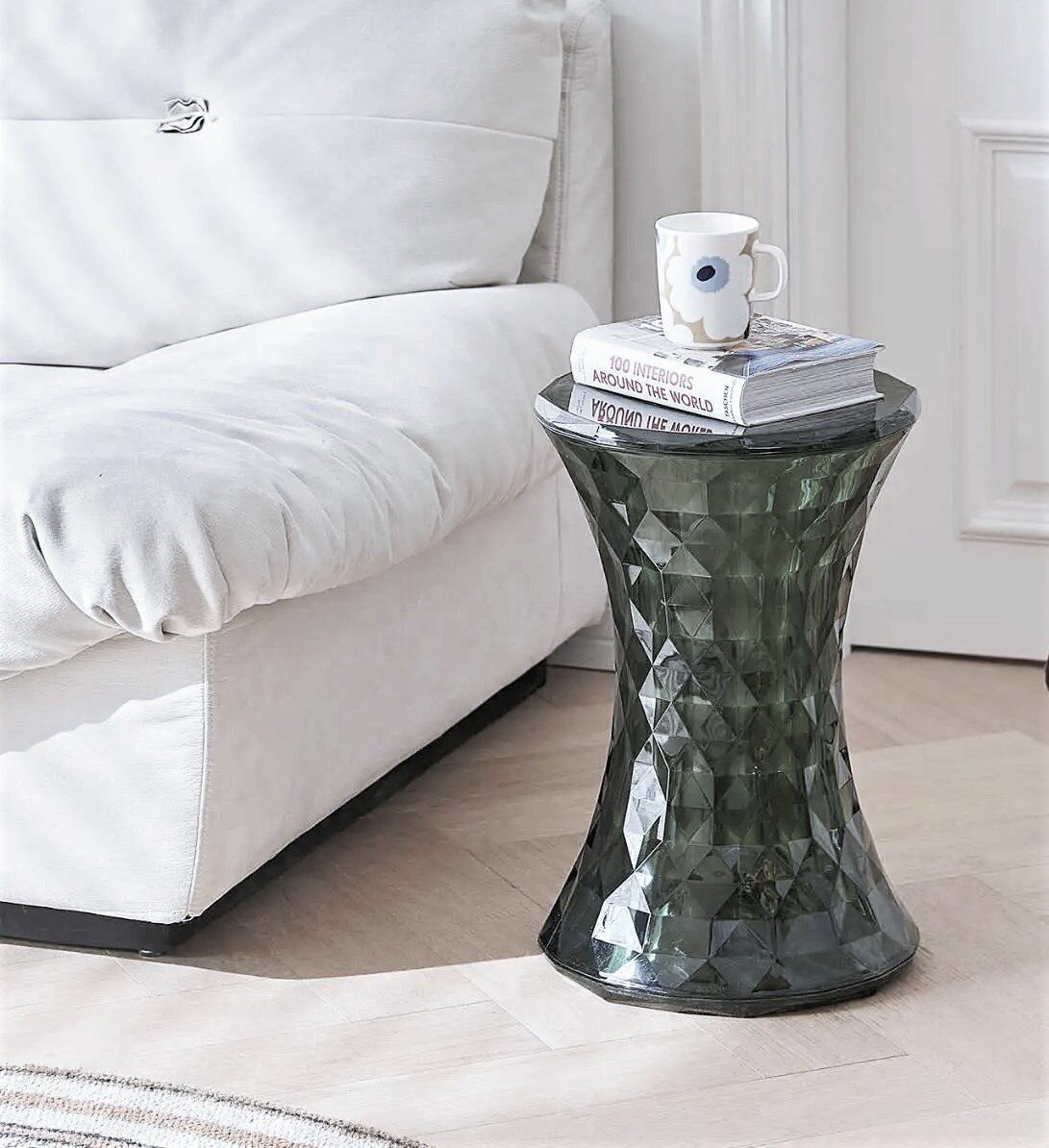 Стол Stone кофейный в гостиную прикроватный прозрачный красный круглый